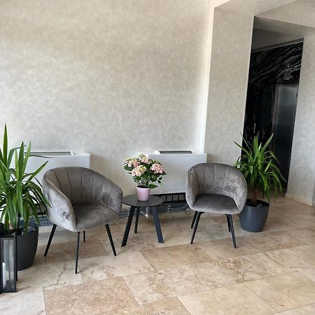 Hotel Del Ponte Tergovistye Kültér fotó