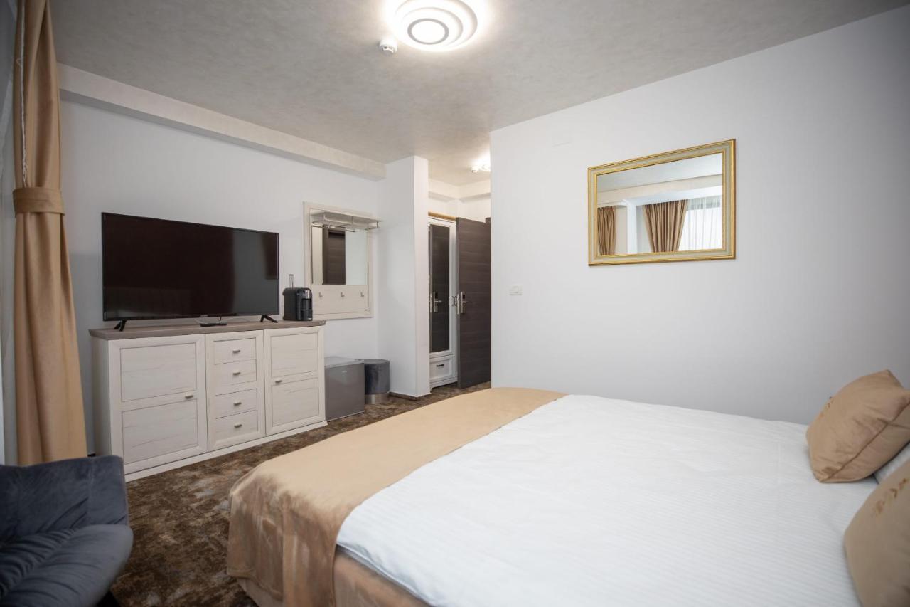Hotel Del Ponte Tergovistye Kültér fotó