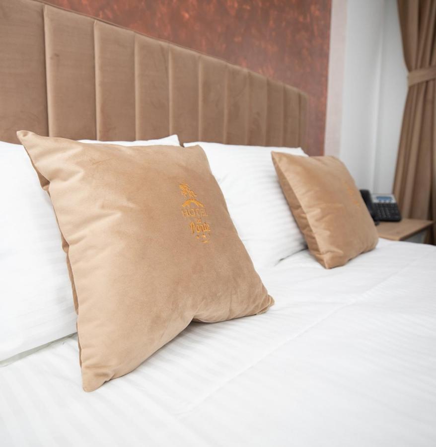 Hotel Del Ponte Tergovistye Kültér fotó