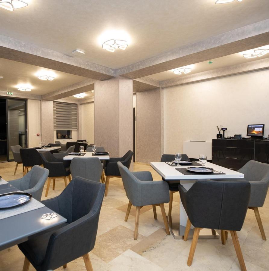 Hotel Del Ponte Tergovistye Kültér fotó