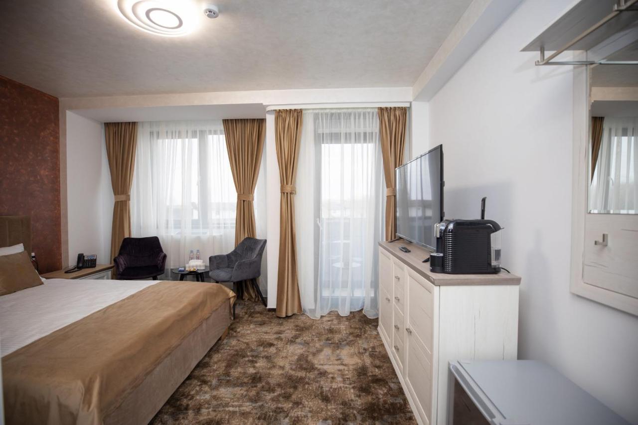 Hotel Del Ponte Tergovistye Kültér fotó