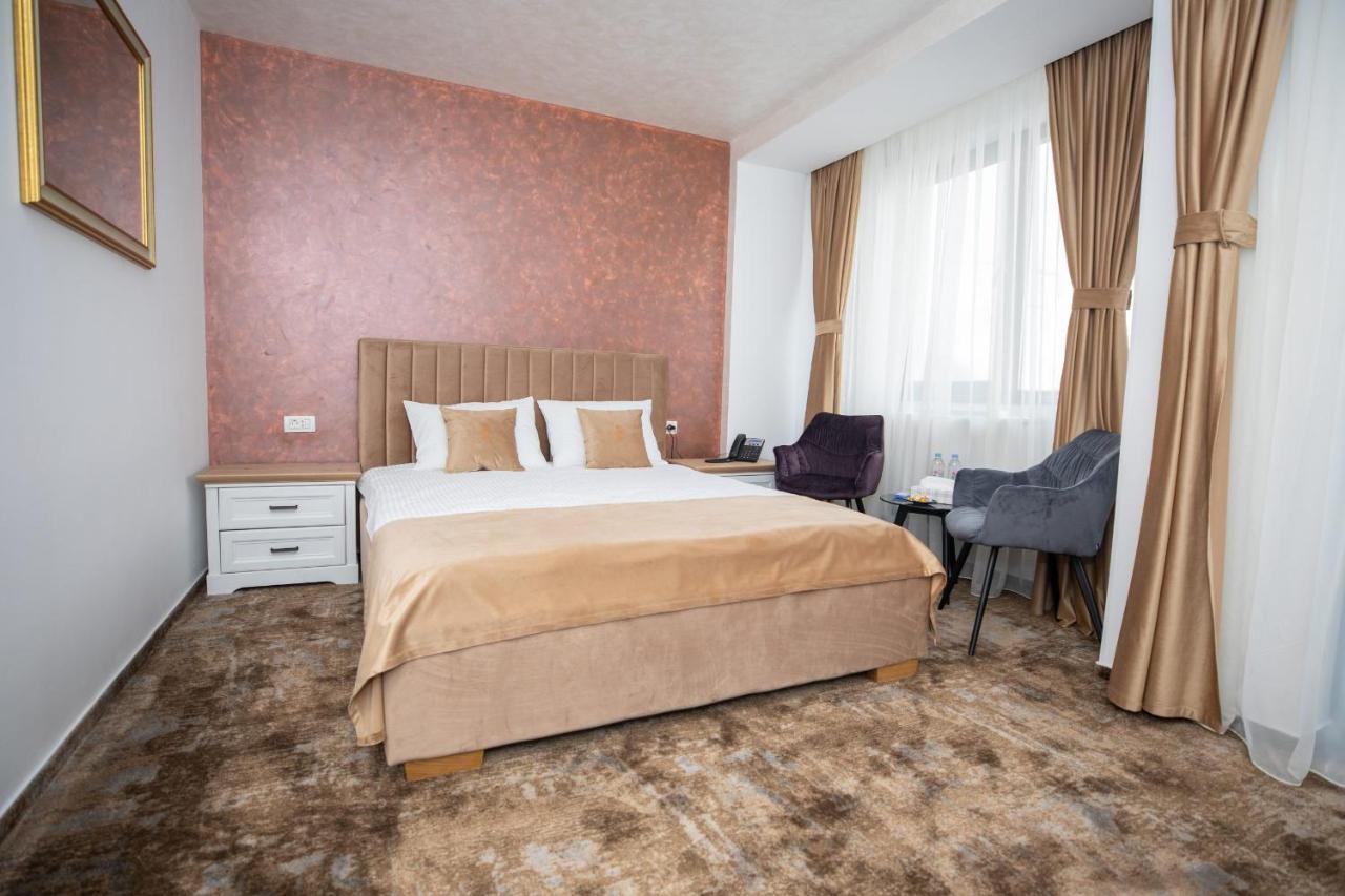 Hotel Del Ponte Tergovistye Kültér fotó