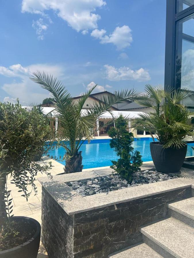 Hotel Del Ponte Tergovistye Kültér fotó