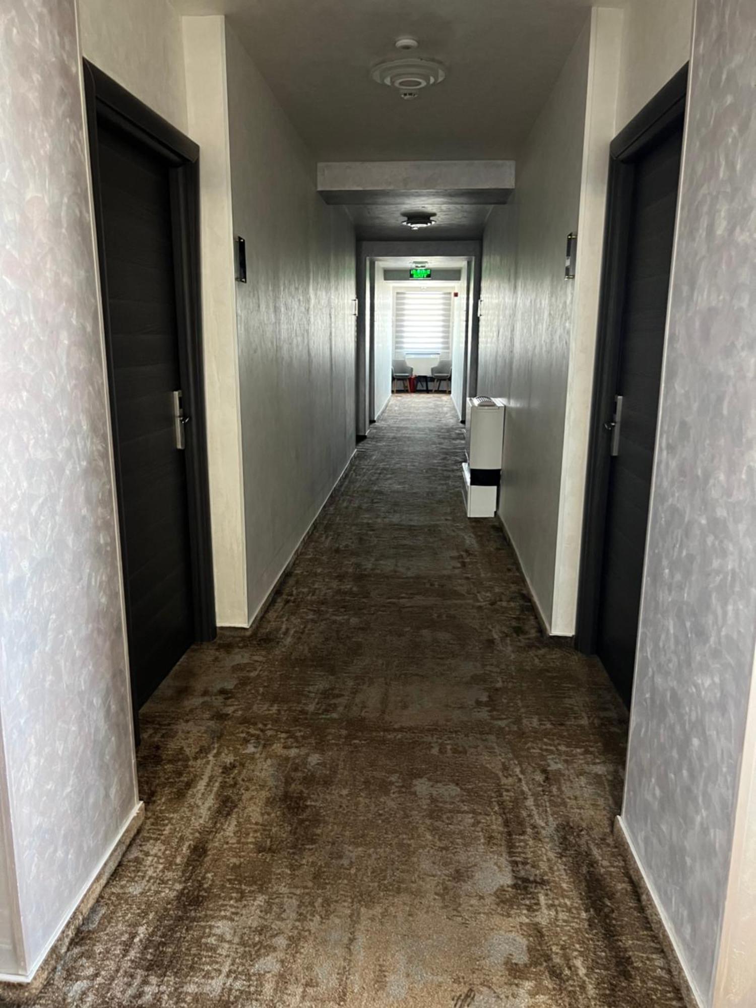 Hotel Del Ponte Tergovistye Kültér fotó