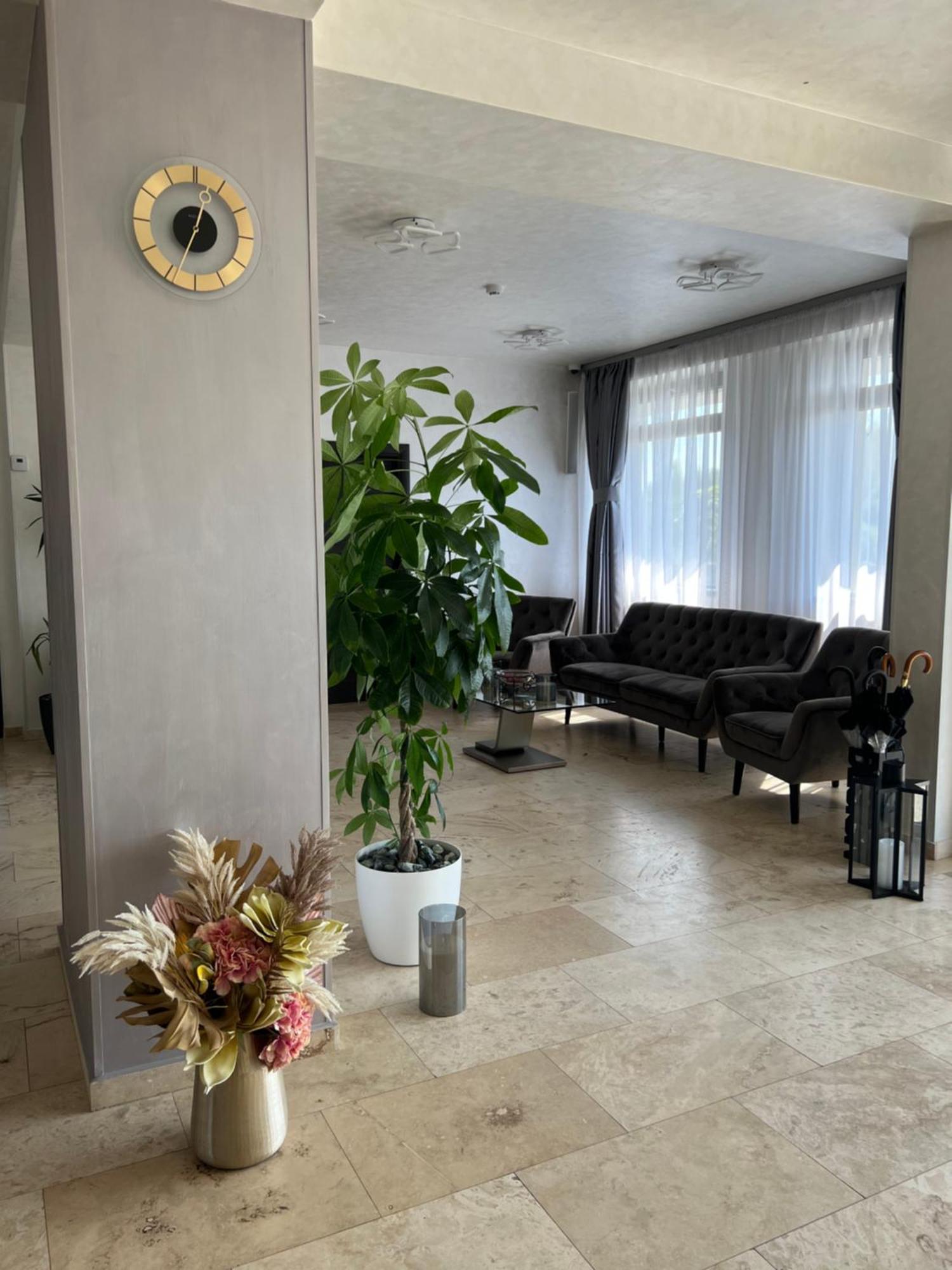 Hotel Del Ponte Tergovistye Kültér fotó