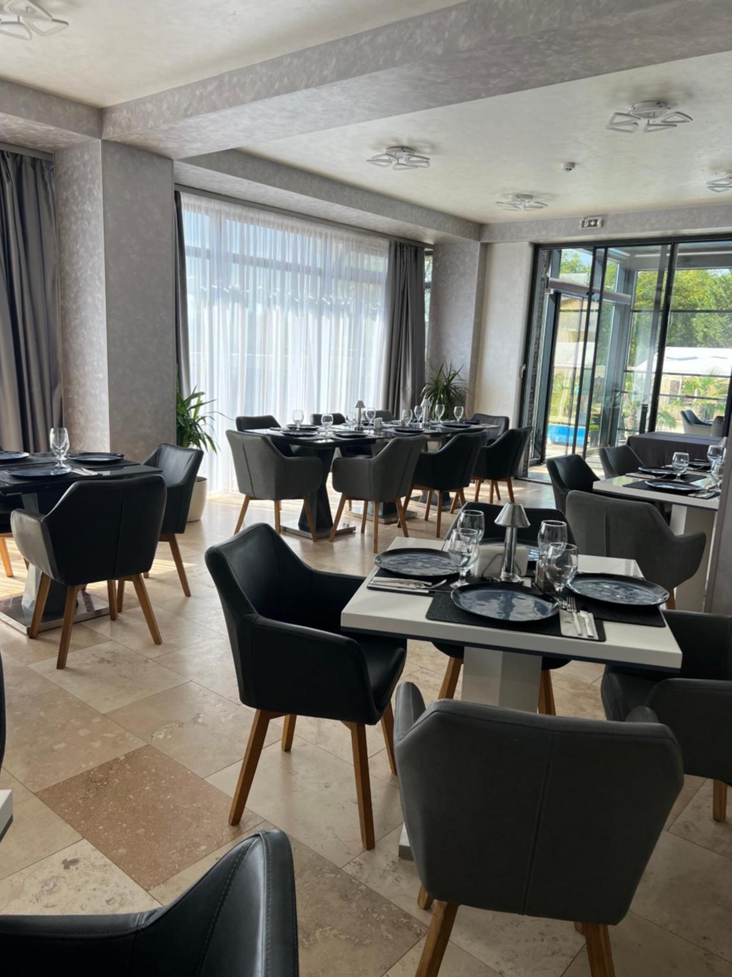 Hotel Del Ponte Tergovistye Kültér fotó